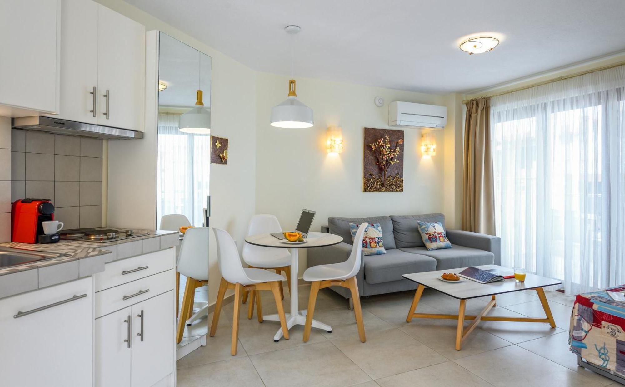 Elpiniki Luxury Apartments Néa Poteídaia Eksteriør bilde