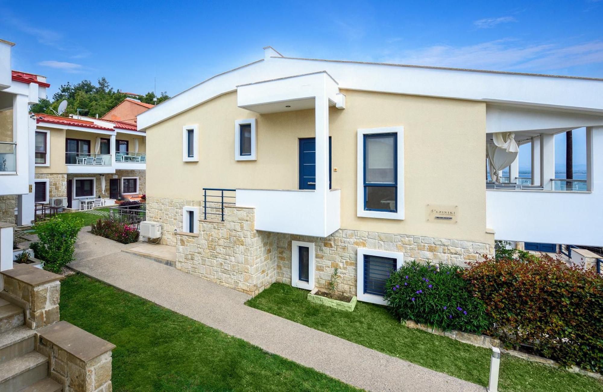 Elpiniki Luxury Apartments Néa Poteídaia Eksteriør bilde